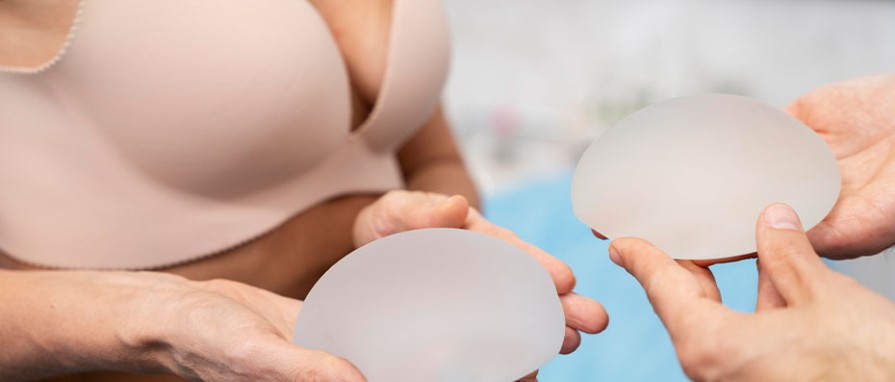 Breast Aesthetics: Should You Choose Silicone Implants or Fat Transfer?